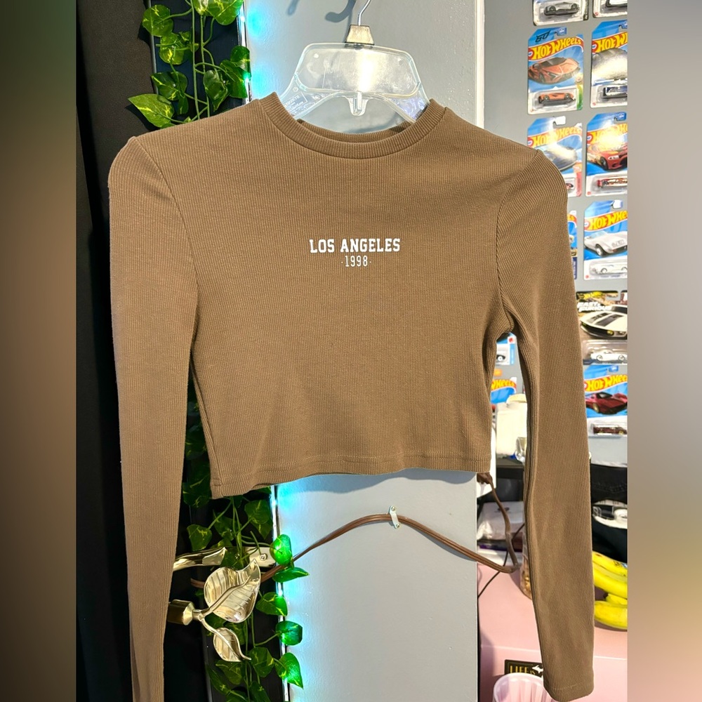 ‘Los Angeles’ long sleeved crop top
